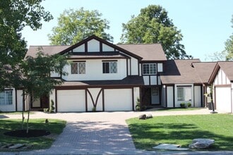 Building Photo - 8 Gothic Ln