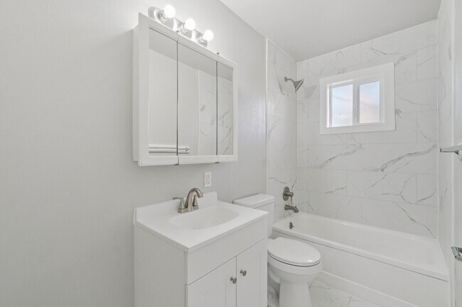 Foto del edificio - 319-321 E Brookside St