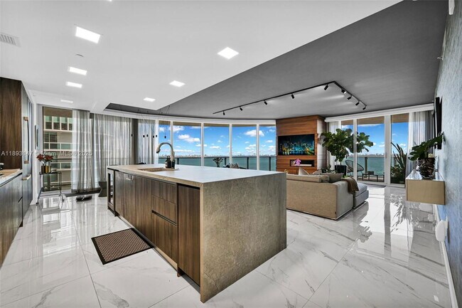 Foto del edificio - 488 NE 18th St