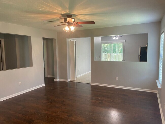 Building Photo - Samara Lakes- 3 BR / 2 BA Home For Rent In...