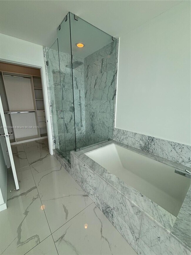 Foto del edificio - 480 NE 31st St