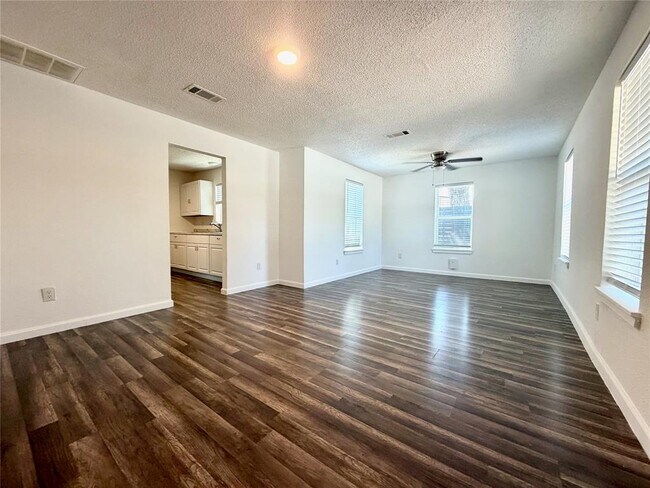 Foto del edificio - 2207 E 12th St