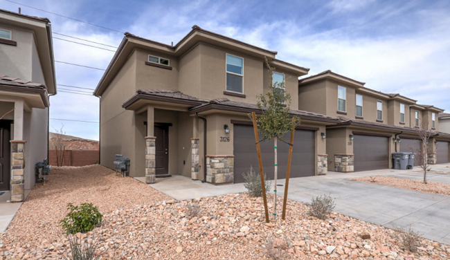 Building Photo - End Unit Fossil Hills Townhome with 3 Beds...