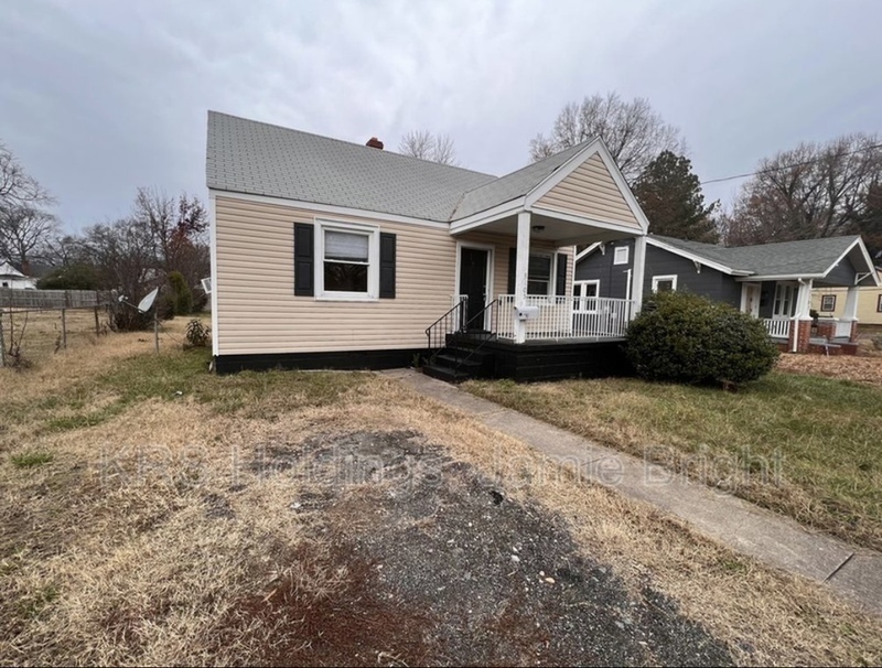Primary Photo - 3105 Logandale Ave