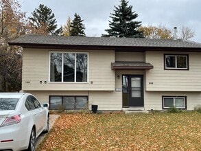 Building Photo - 206 Coppermine Crescent