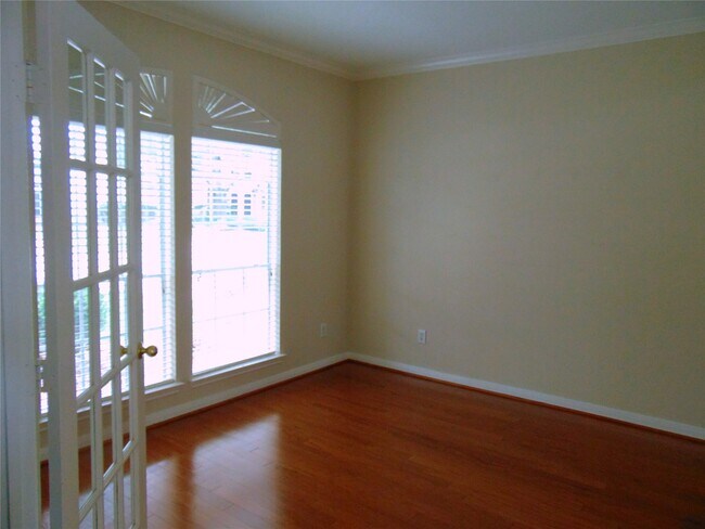 Foto del edificio - 1739 Lakewinds Dr