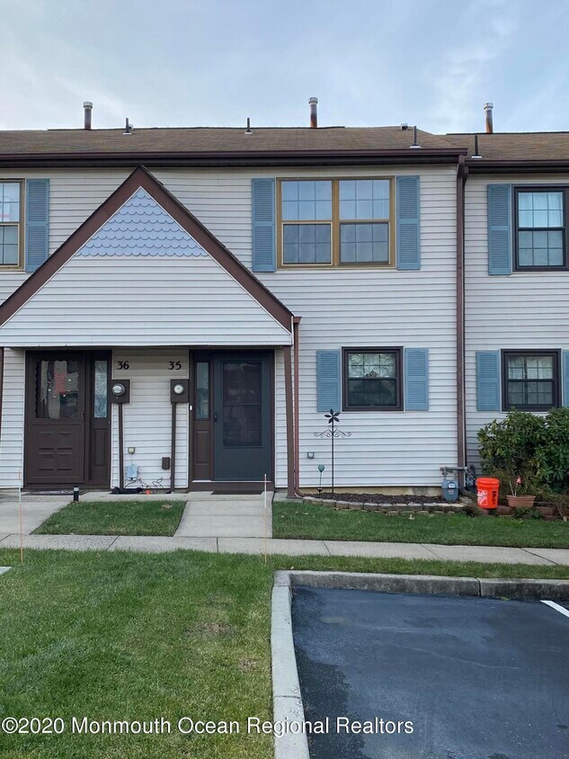35 Queens Way, Englishtown, NJ 07726 Condo for Rent in Englishtown