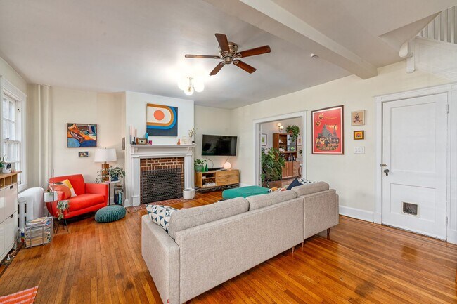 Building Photo - Oakenshawe 5-Bedroom, 2-Bathroom Home Close to Johns Hopkins