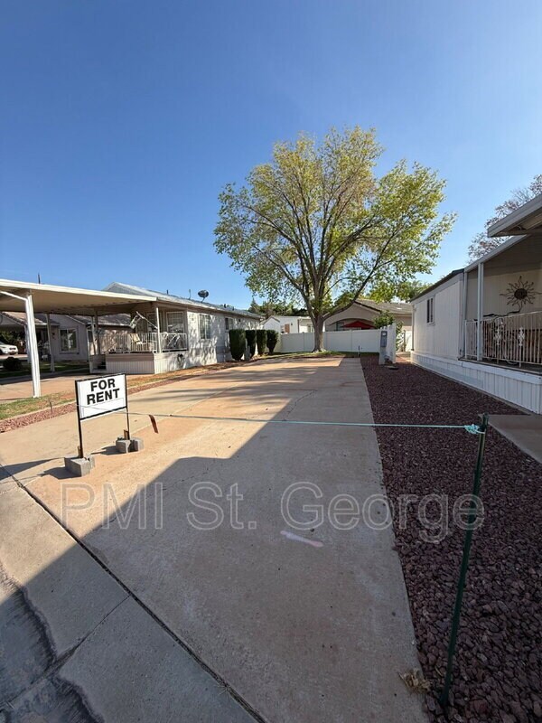 Foto del edificio - 2990 E Riverside Dr