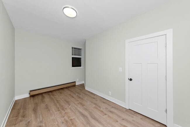 Foto del edificio - 635 W Barry Ave