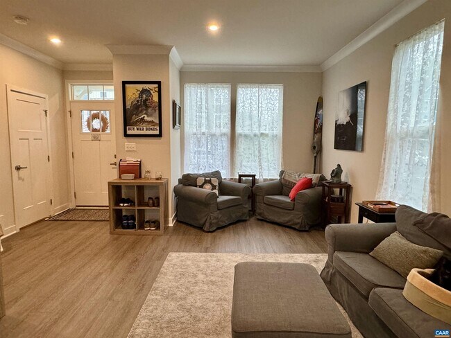 Foto del edificio - 2034 Landon Ln