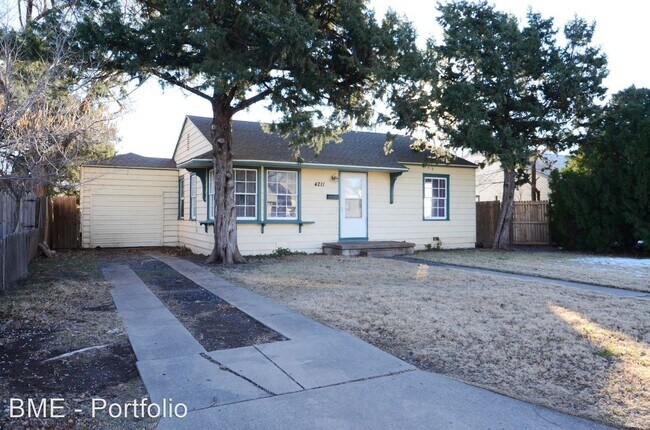 Foto del edificio - 2 br, 1 bath House - 4211 Cline