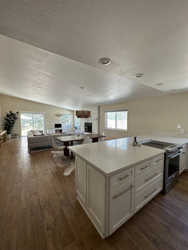 Building Photo - 3 br, 2 bath House - 2768 Chaparral Ln