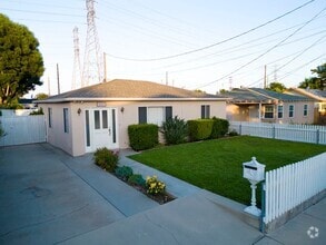 Building Photo - 5802 N Vista St