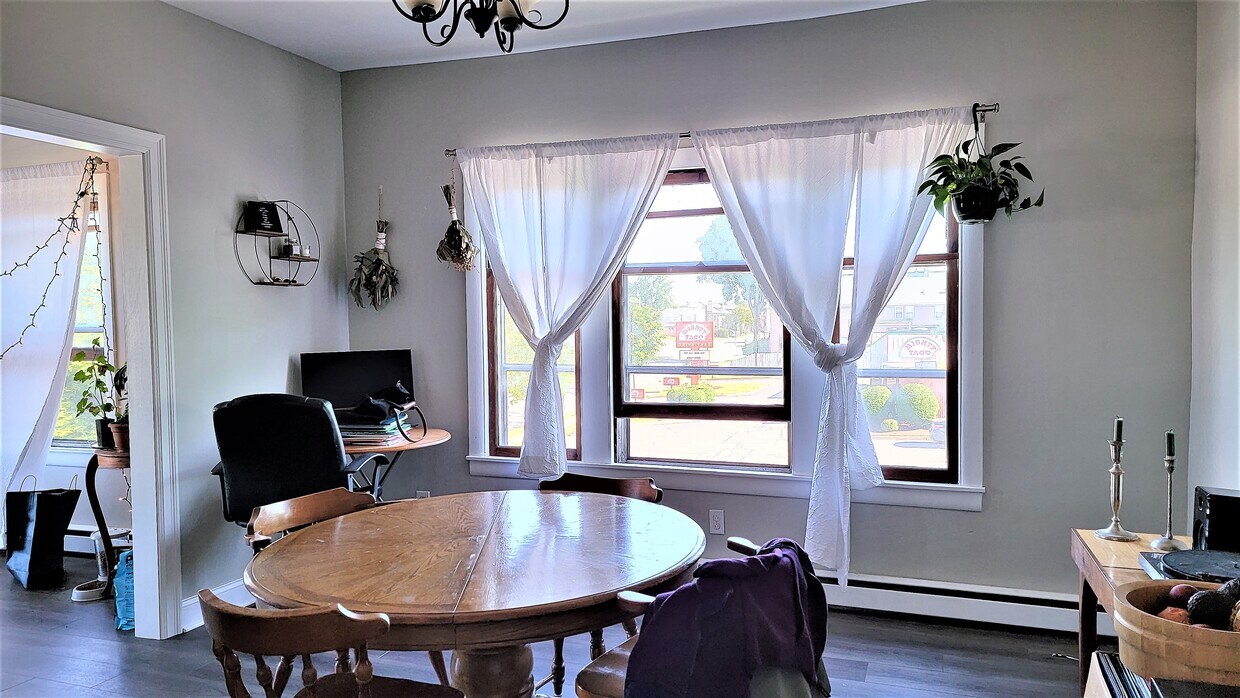 Foto principal - 2359 Delaware Ave