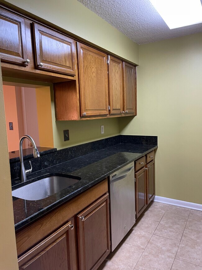 Building Photo - 614 Ravens Crest Dr