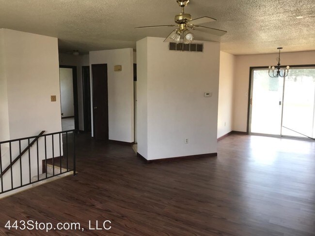 Building Photo - 1581 S Sonora Dr