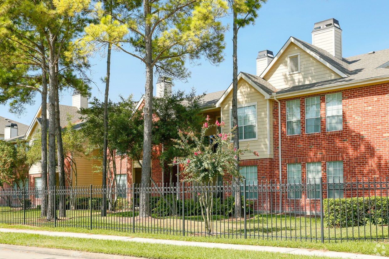Highland Apartments in Houston, TX