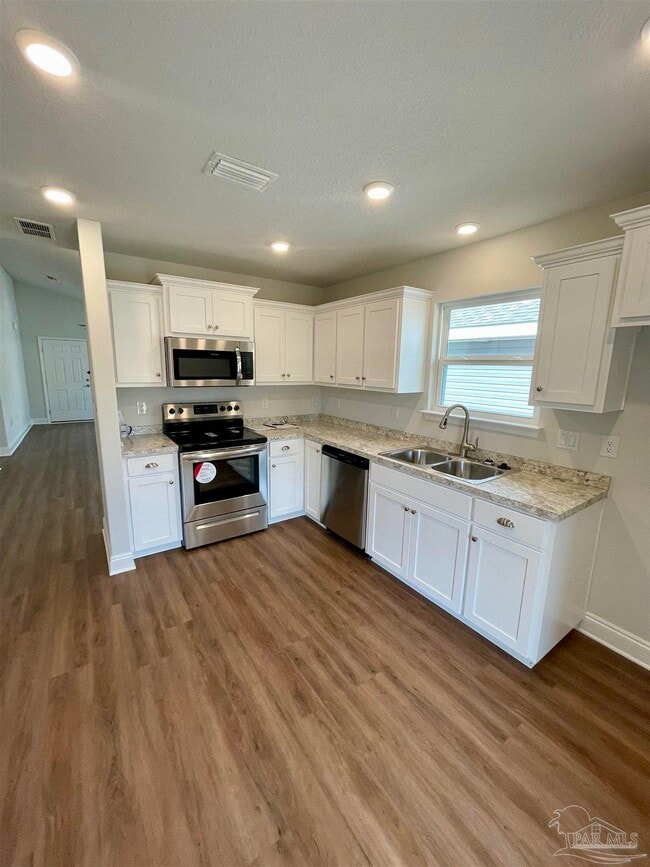 Foto del edificio - 408 Hilburn Ln
