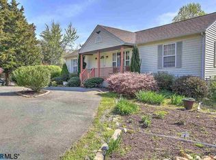 Building Photo - 259 Begonia Rd