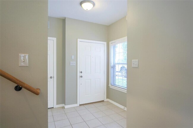 Building Photo - 98 Artesian Way