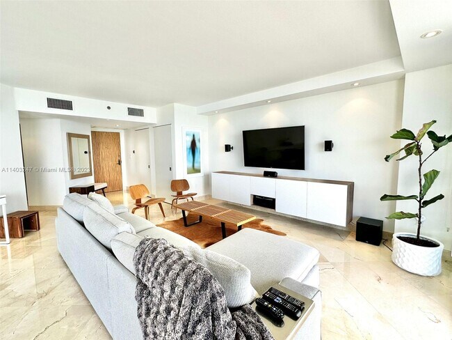 Building Photo - 7330 Ocean Terrace