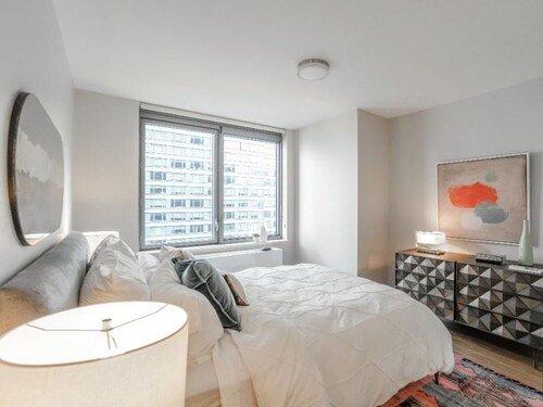 Foto del edificio - 310 E 47th St