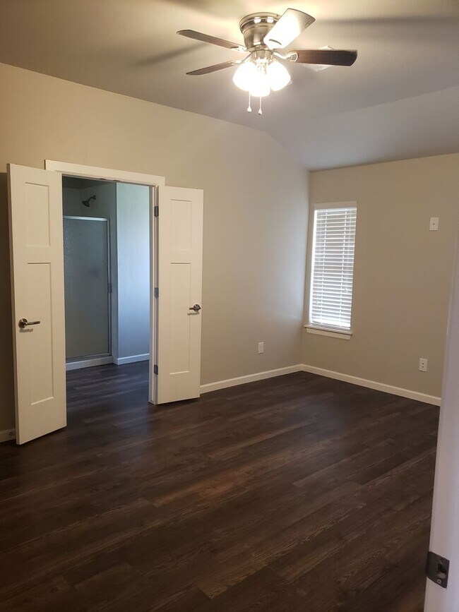 Building Photo - Welcome Home!!