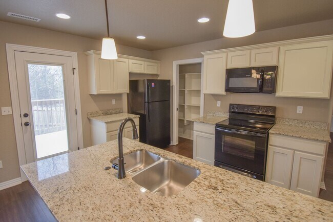 Foto del edificio - 3 Bedroom 2.5 Bathroom Home in the Heart o...