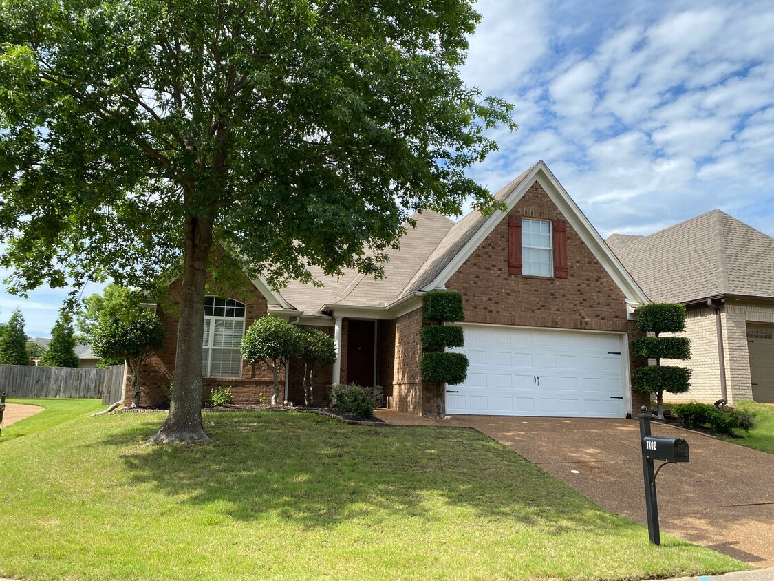 Primary Photo - BEAUTIFUL Home in Gated Lost Creek