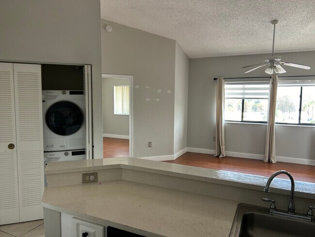 Foto del edificio - 2550 SW 18th Terrace