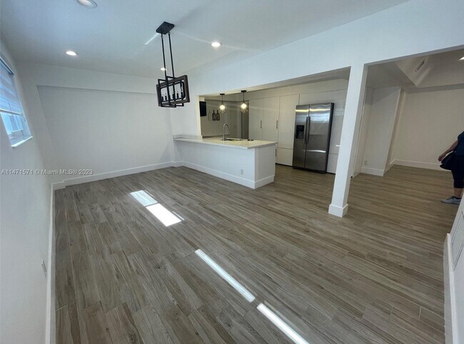 Foto del edificio - 1020 NW 24th Ct