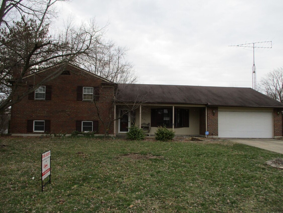 Primary Photo - Fantastic Tri-Level 4 Bedroom/2.5 Bath Hom...