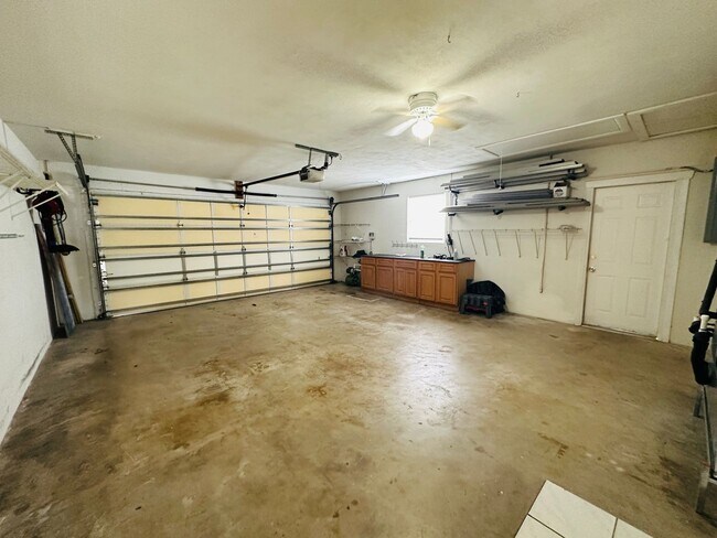 Building Photo - Spacious 2 Bedroom 2 Bathroom Seminole Home with Yard