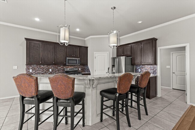 Foto del edificio - 9616 Kline Ave