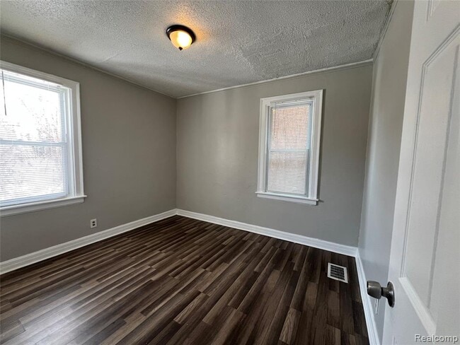 Foto del edificio - 14828 Sussex St