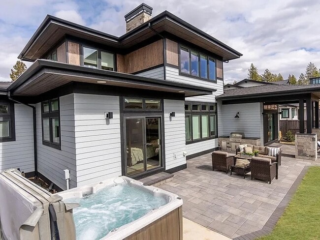 Building Photo - Custom 4 Bed Home in Shevlin West