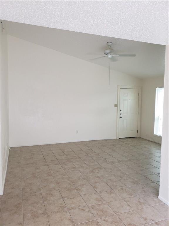 Foto del edificio - 1922 Gracy Farms Ln