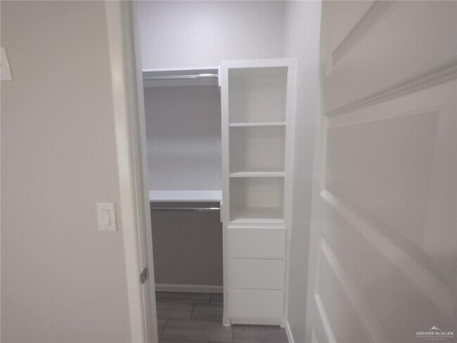 Building Photo - 1309 Shavano Dr