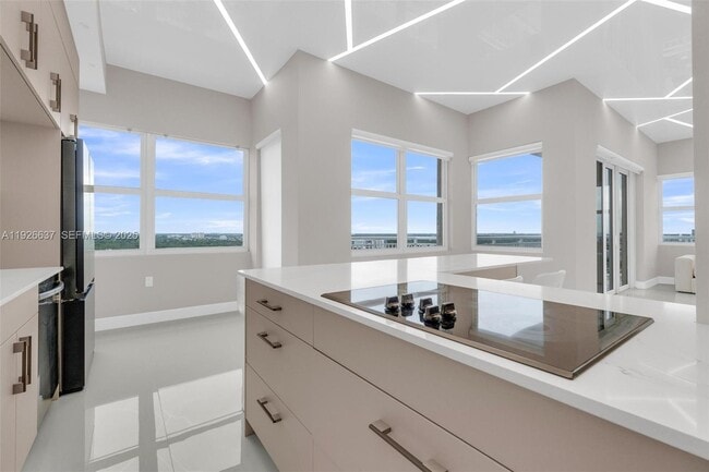 Building Photo - 18011 Biscayne Blvd