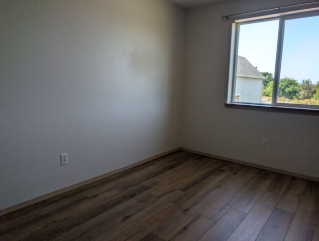Building Photo - WA383
