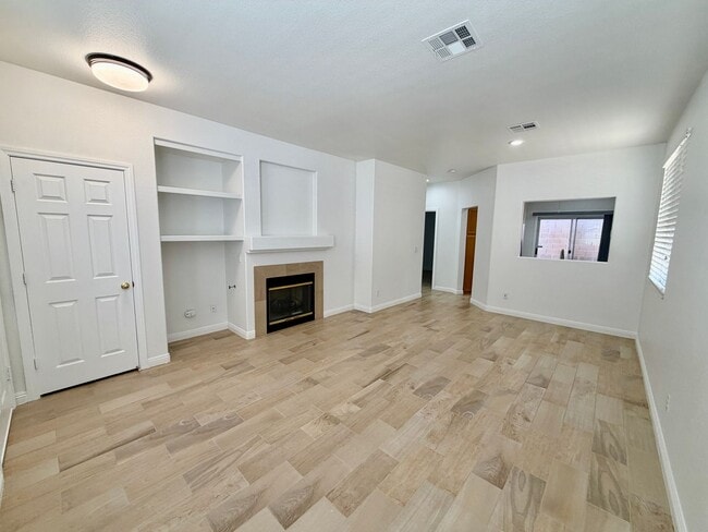 Building Photo - Cute and cozy 2 bedroom 2 bathroom condo