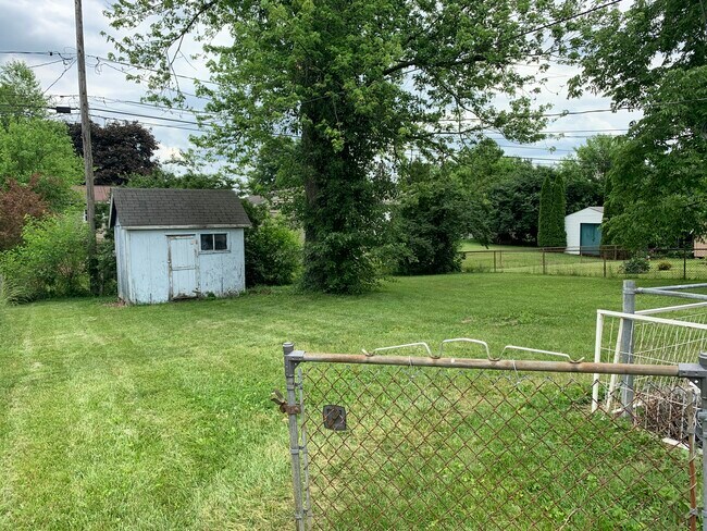 Back Yard - 3870 Glenfield Rd