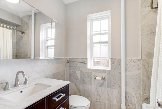 Foto del edificio - 87 N Broadway