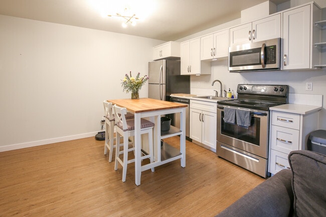 Kitchen - 2618 SE 51st Ave
