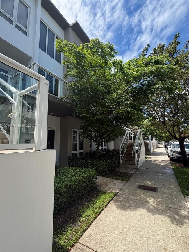 Building Photo - 10220 NW 63rd Ter