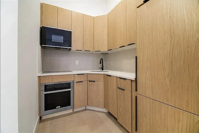 Building Photo - 14 West 82nd Street