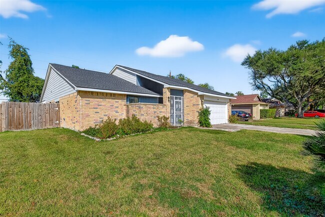 Building Photo - 5530 Oak Falls Dr