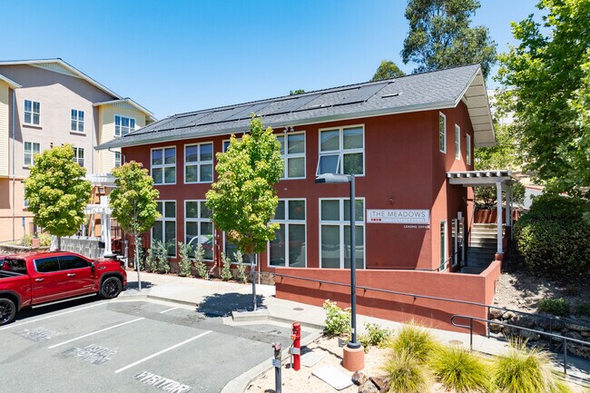 Foto del edificio - The Meadows at Fountaingrove