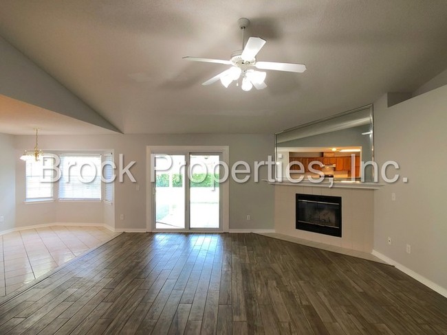 Building Photo - 5854 Chi Chi Cir